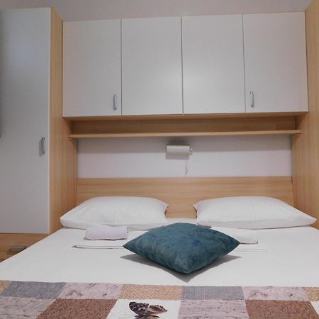 Apartmani Salus Pag Town Exteriér fotografie